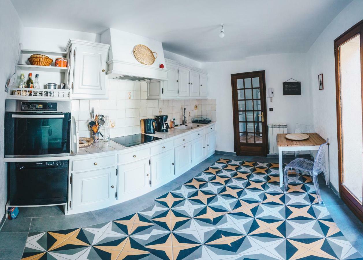 Villa In Provence With Private Pool ลีล-ซูร์-ลา-ซอร์ก ภายนอก รูปภาพ