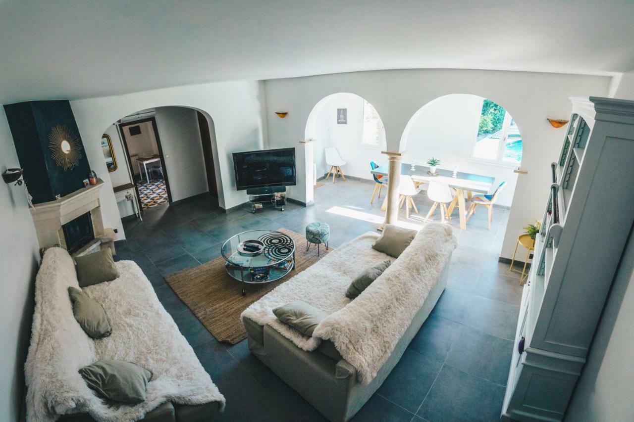 Villa In Provence With Private Pool ลีล-ซูร์-ลา-ซอร์ก ภายนอก รูปภาพ