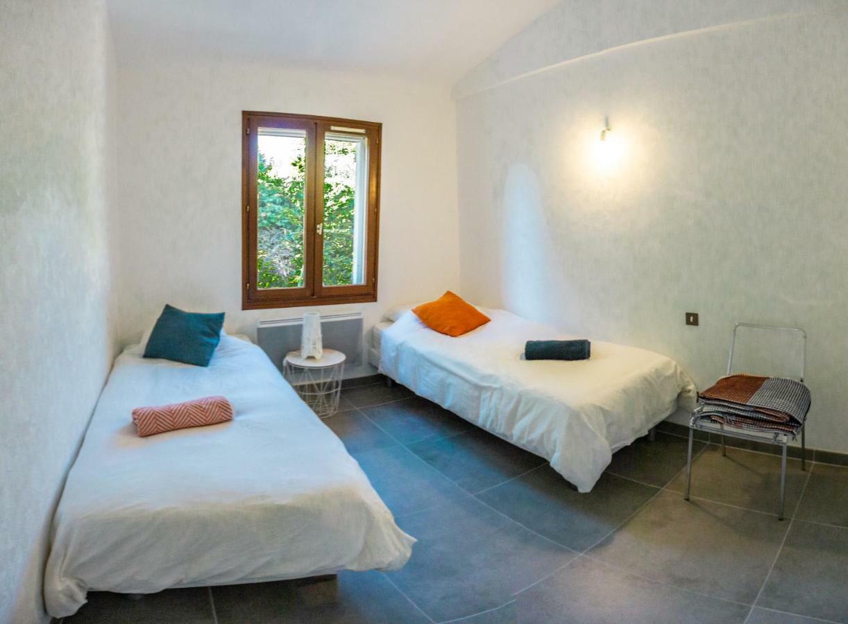 Villa In Provence With Private Pool ลีล-ซูร์-ลา-ซอร์ก ภายนอก รูปภาพ
